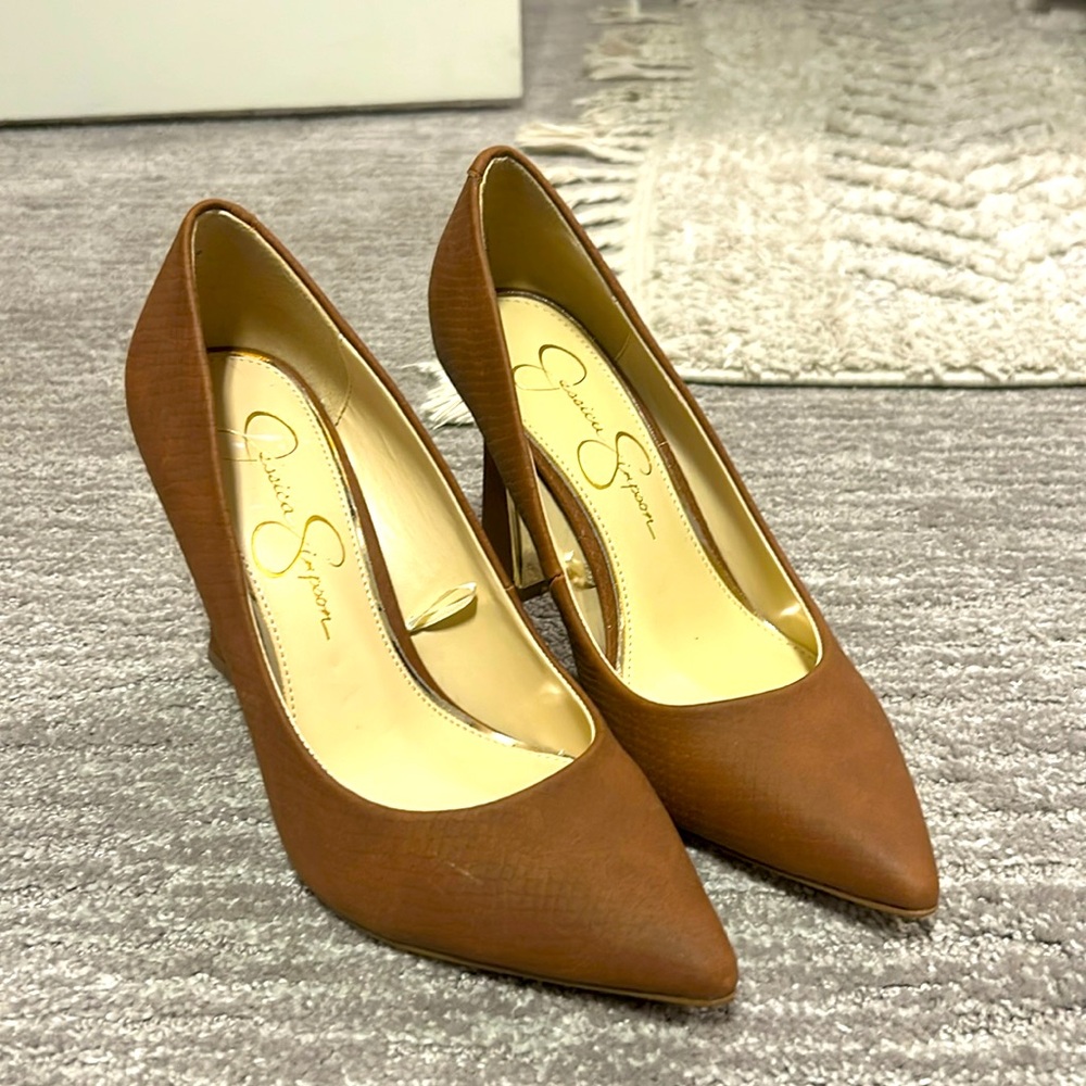 Jessica Simpson brown stylish pumps/heels